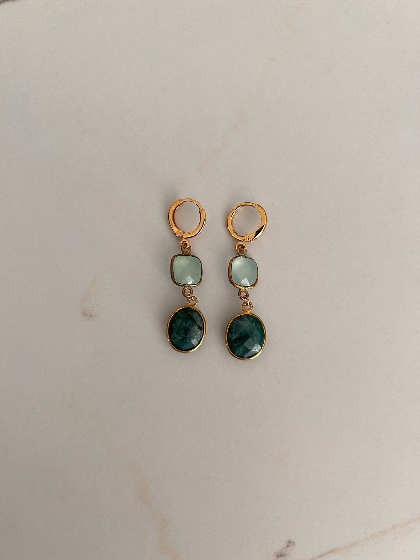 Boucles d’oreilles créoles pour oreilles percées avec différentes pierres. BO faites main, Made In France.