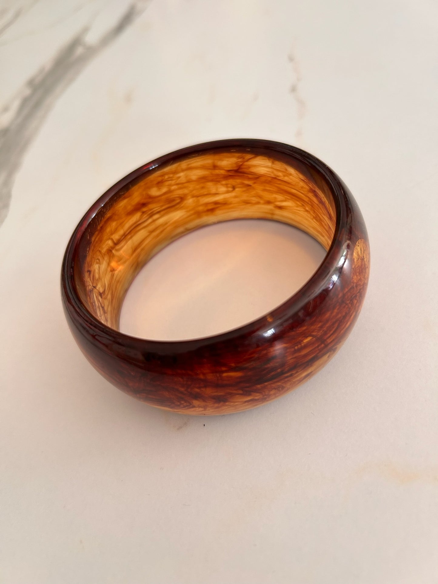 Jonc marron avec effet translucide Diamètre : environ 6.5 cm