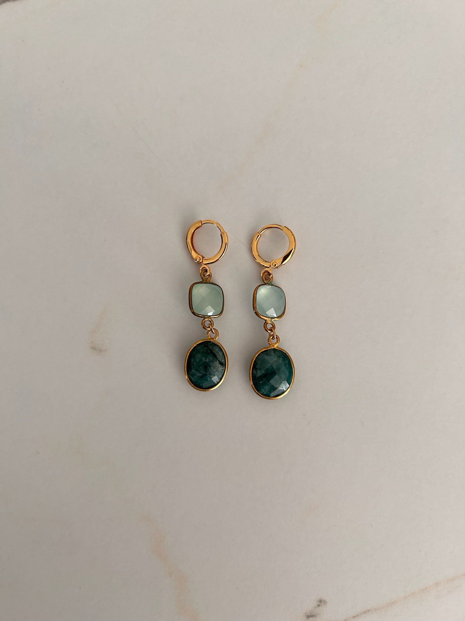 Boucles d’oreilles créoles pour oreilles percées avec différentes pierres. BO faites main, Made In France.
