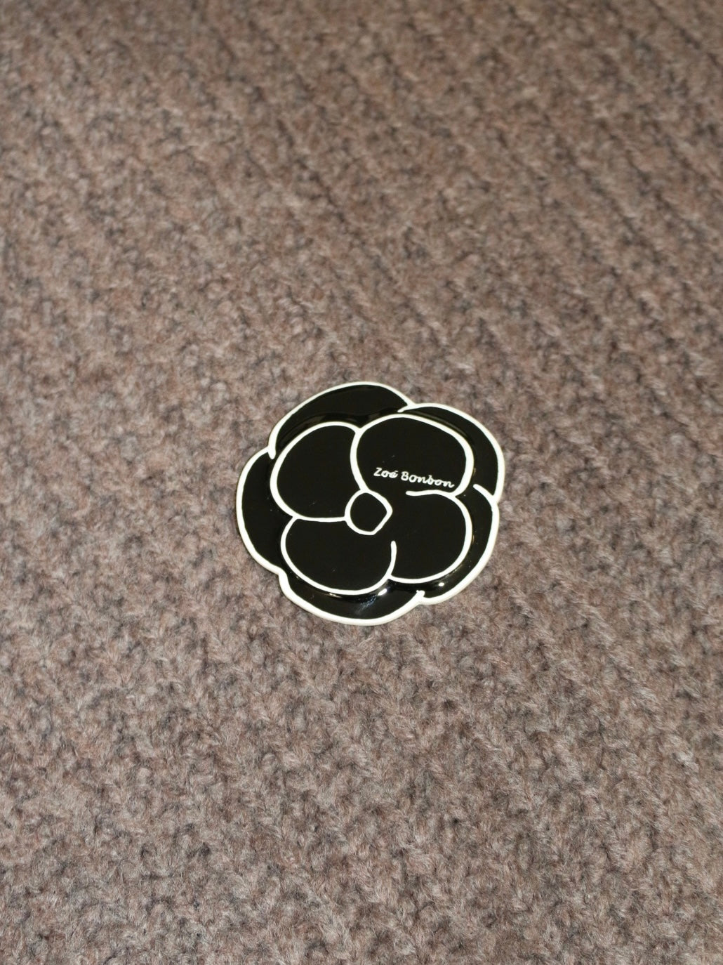 Broche Camélia - Noir & Blanc - Zoé Bonbon