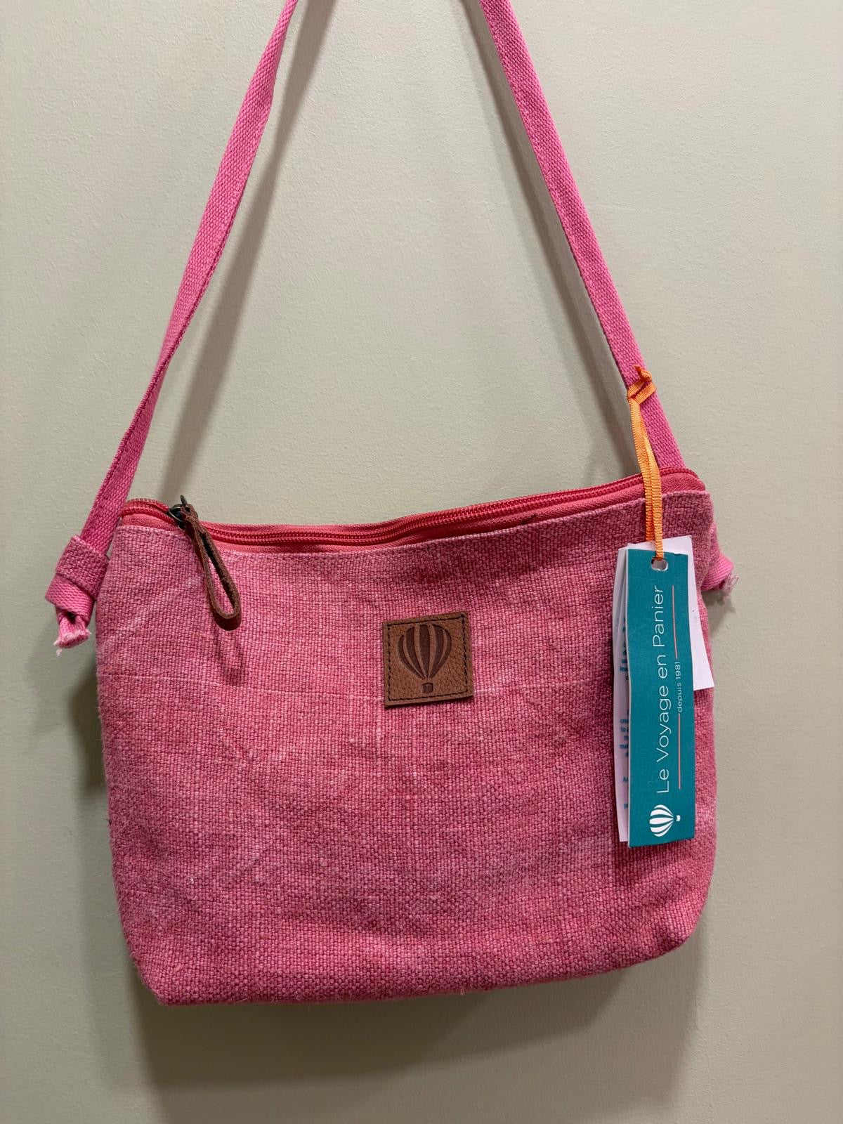 Porté Travers Frieda - Fuschia - Le Voyage en Panier