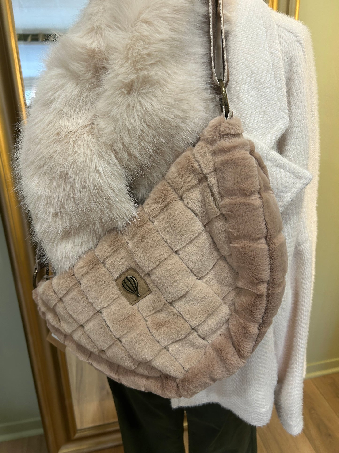 Sac banane effet fourrure - Carry beige - Le Voyage en Panier