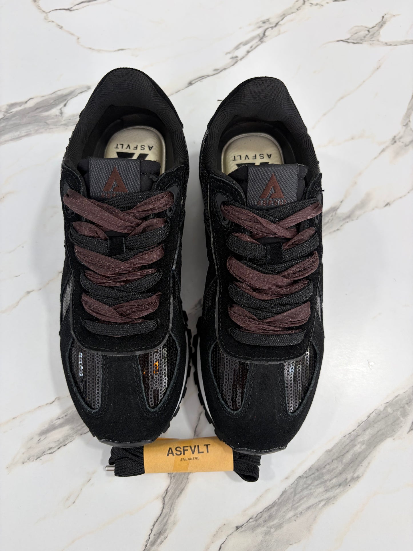Gate Black / Swan / Brown