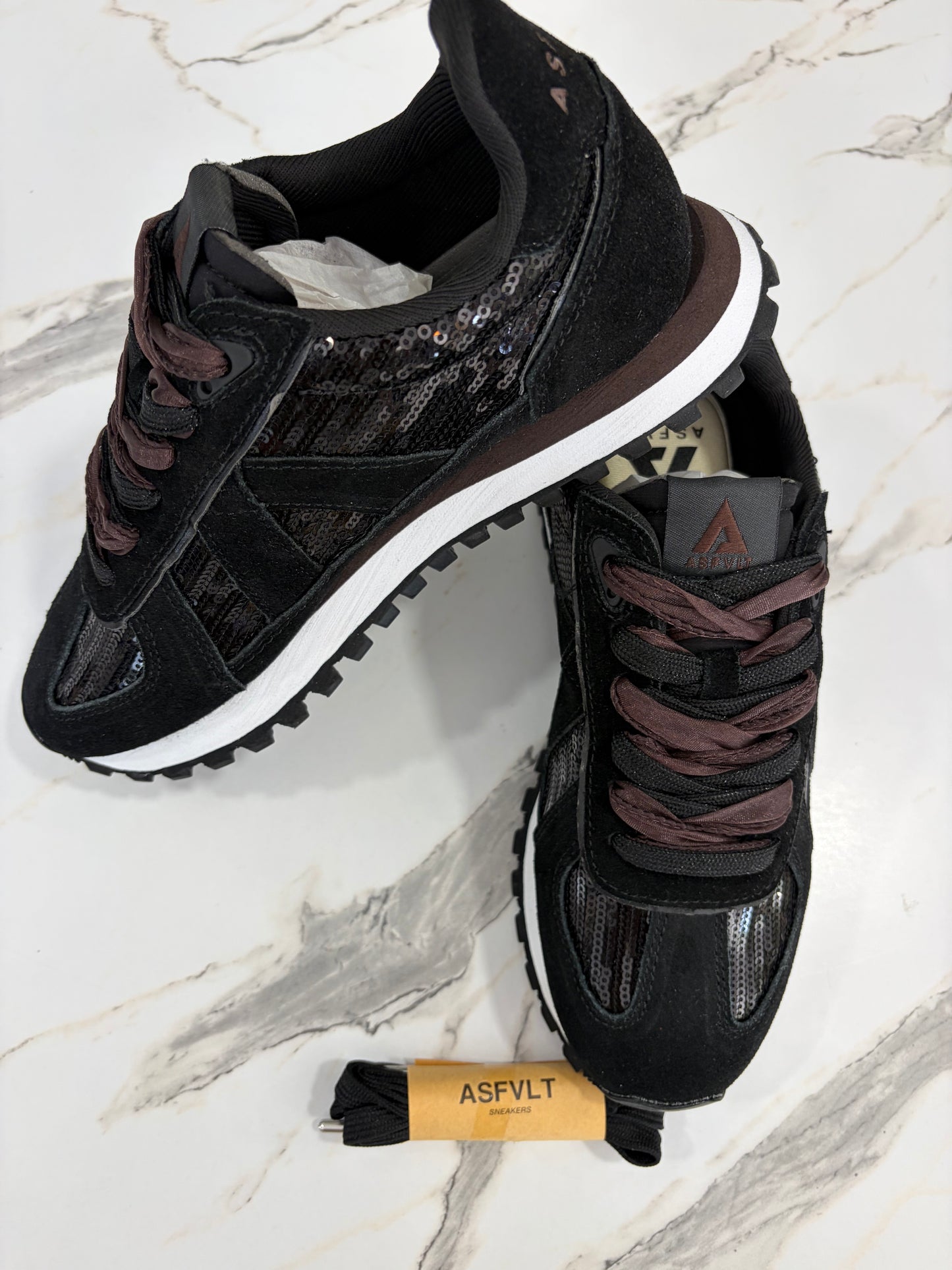 Gate Black / Swan / Brown