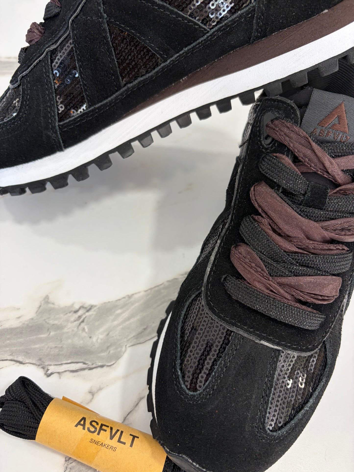Gate Black / Swan / Brown